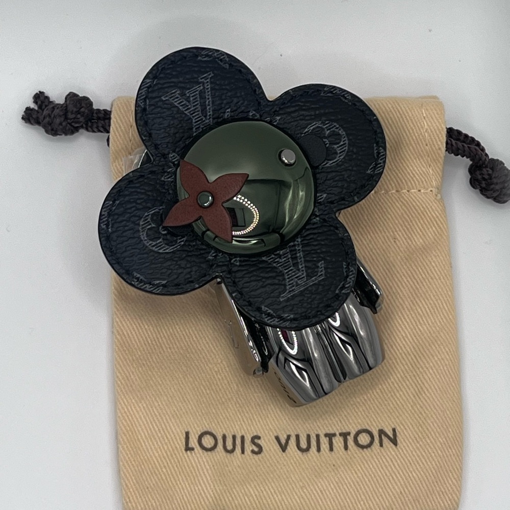 LOUIS VUITTON Monogram Eclipse Vivienne Keychain Bag Charm Holder Spaceman Grey - Picture 6 of 16